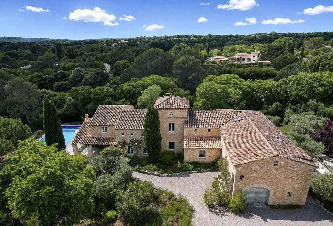 Estate in Uzès, Occitania, France 1 - 17935221