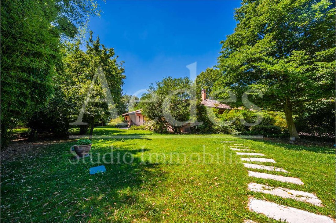 Villa in Historic Center, Modena, Emilia-Romagna 4 - 17935188