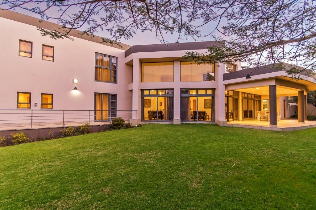 House in Bezuidenhout Valley, Gauteng, South Africa 5 - 17944058