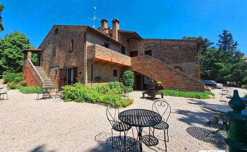 Casa di campagna a Castiglione del Lago, Umbria, Italia 1