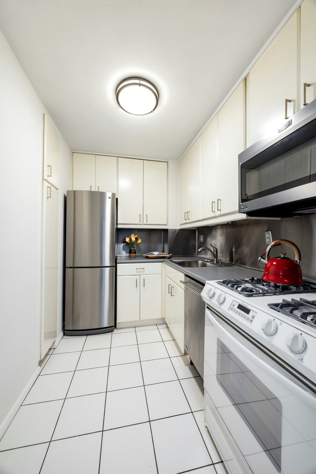 Co Op in New York, New York, United States 4 - 17438547