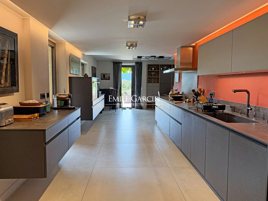 Villa in Gordes, Provence-Alpes-Côte d'Azur, France 5 - 17935279