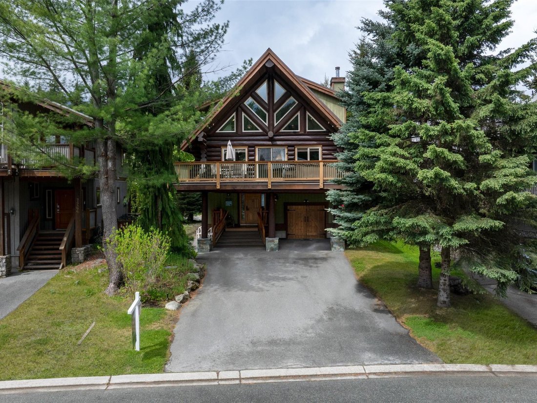 House in Whistler, British Columbia, Canada 1 - 17945012