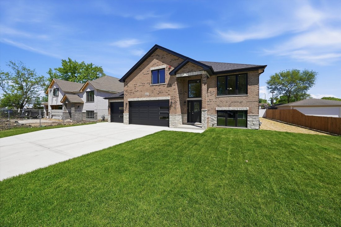 House in Bridgeview, Illinois, United States 1 - 17940758