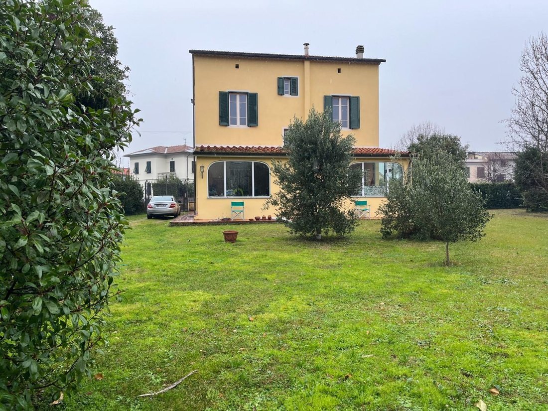 Villa in Area Monte San Quirico - Sant'Alessio, Lucca, Tuscany 5 - 17928401