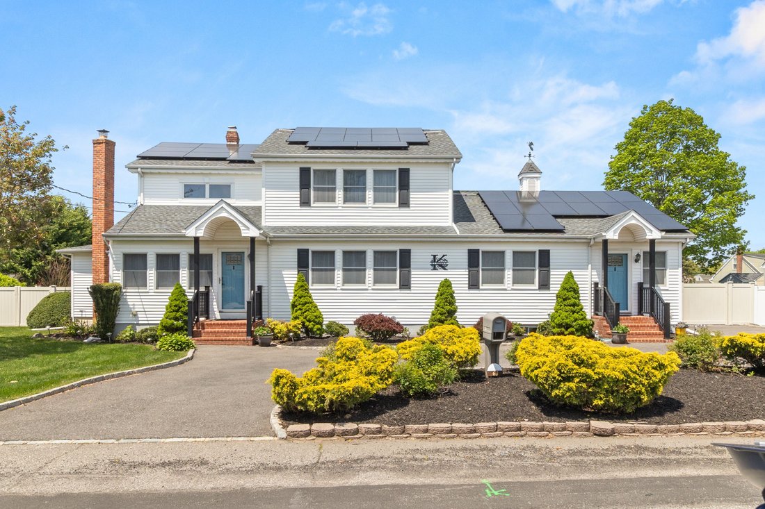 House in East Islip, New York, United States 1 - 17930903