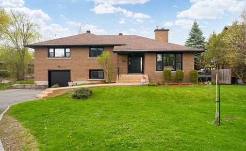 House in Pointe-Claire, Quebec, Canada 1