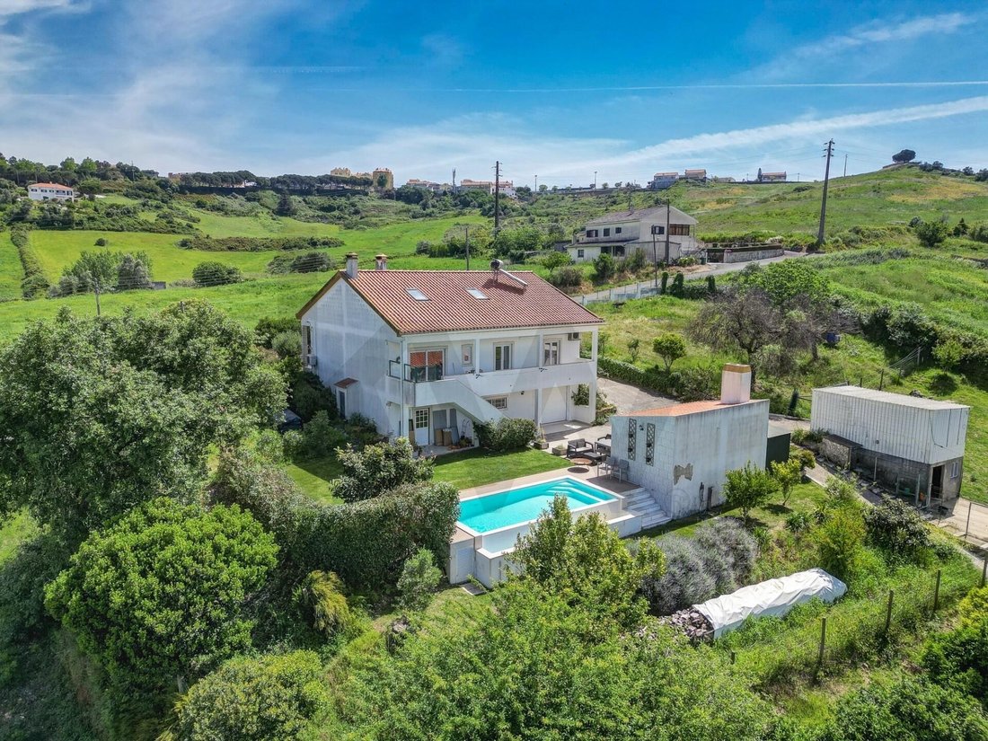 Townhouse in Sobral de Monte Agraco, Lisbon, Portugal 1 - 17937638