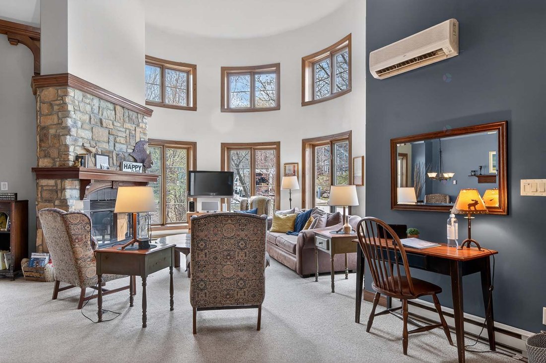 Condo in Mont-Tremblant, Quebec, Canada 3 - 17934713