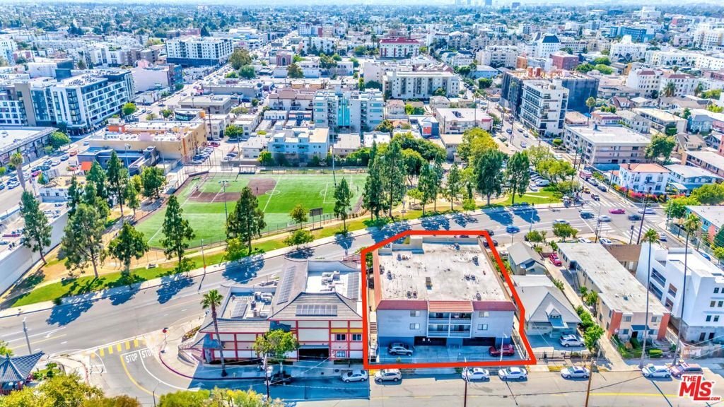 Los Angeles, California, United States 5 - 17933799