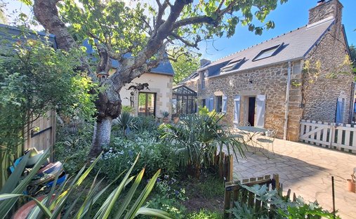 House in Saint-Jacut-de-la-Mer, Brittany, France 1