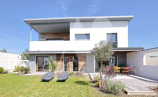 House in Saint-Palais-sur-Mer, Nouvelle-Aquitaine, France 1