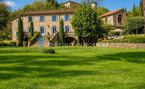 Castle in Pont-de-Labeaume, Auvergne-Rhône-Alpes, France 1