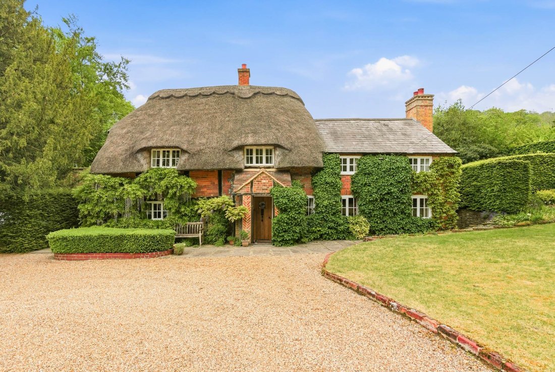 Farm Ranch in Buckinghamshire, England 3 - 17937488