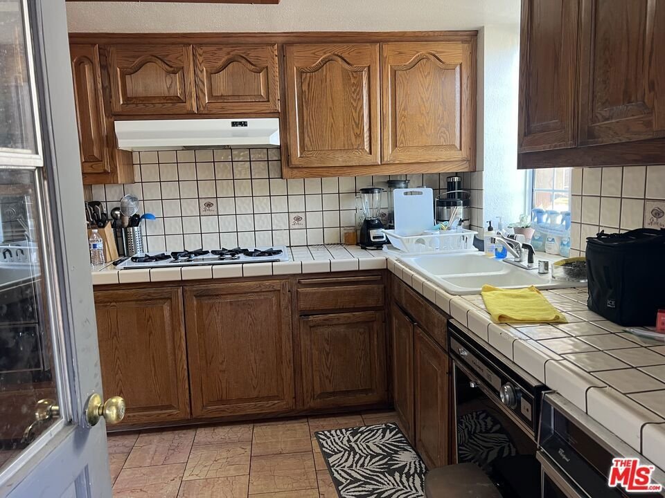 Los Angeles, California, United States 5 - 17936876