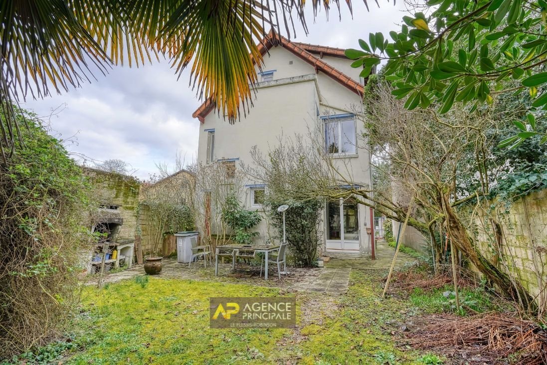House in Anatole France, Le Plessis-Robinson, France 1 - 16066047