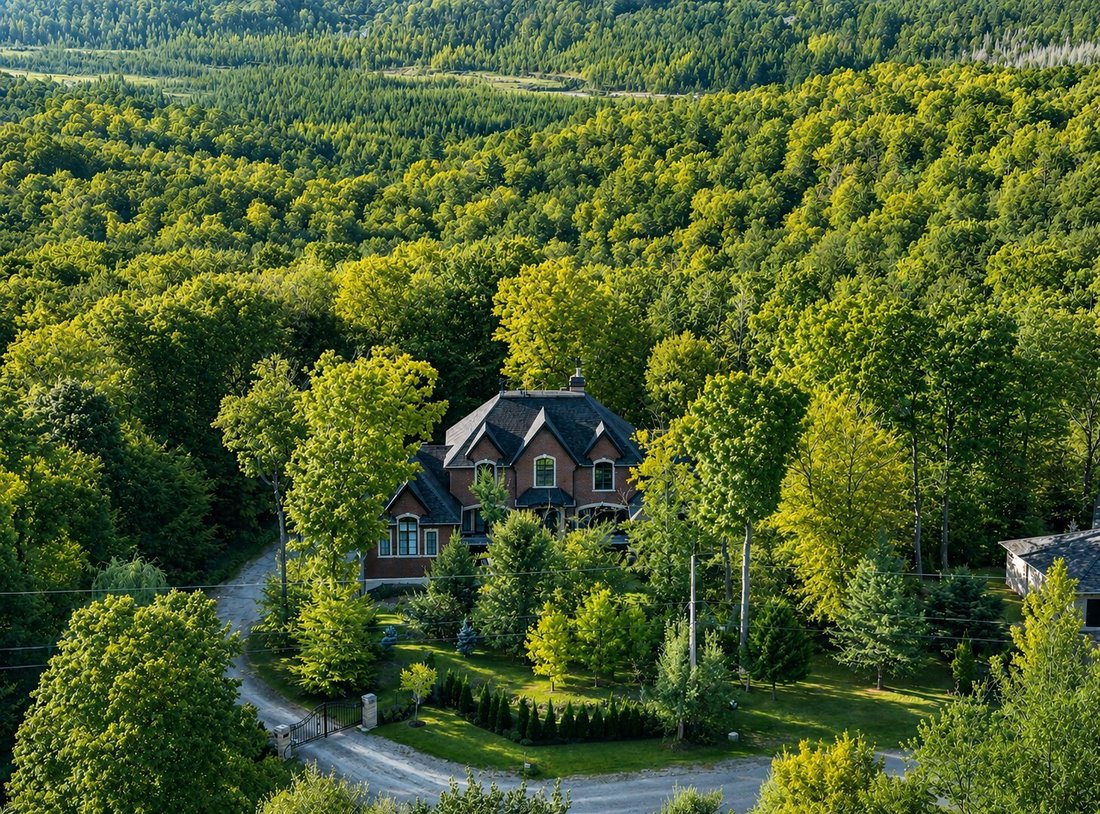 House in Saint-Hippolyte, Quebec, Canada 1 - 16105688