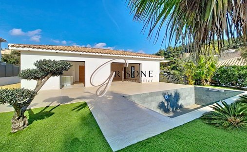 Villa in Nord, Sanary-sur-Mer, France 1