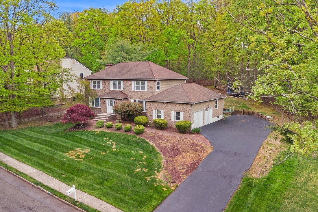 House in South Brunswick Township, New Jersey, United States 4 - 17939590