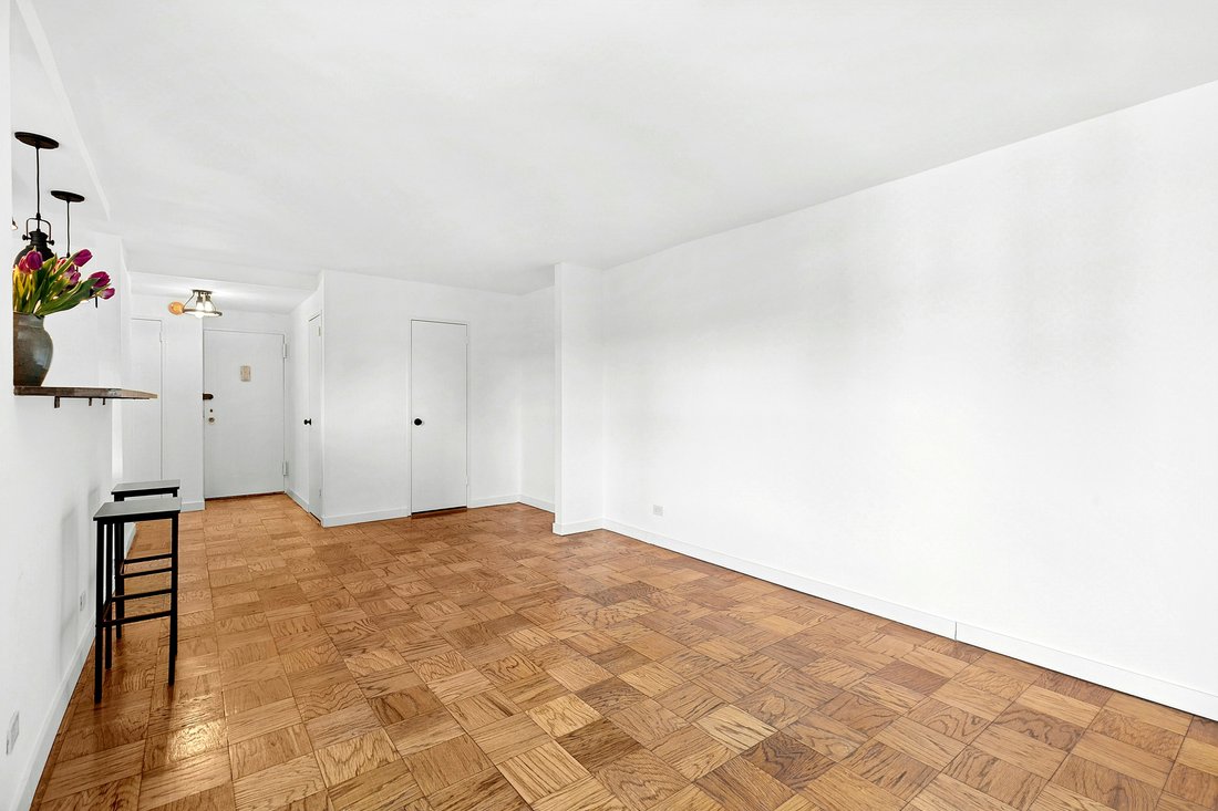 Co Op in New York, New York, United States 4 - 17075049
