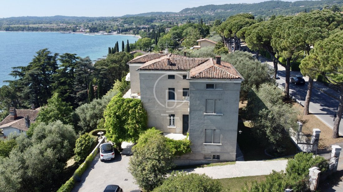 Villa in Padenghe sul Garda, Lombardy, Italy 2 - 17931168