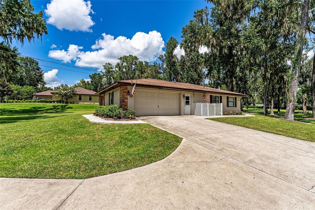House in Ocala, Florida, United States 3 - 17930043