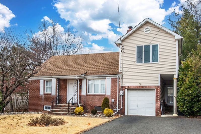 House in Saddle Brook, New Jersey, United States 1 - 17932421