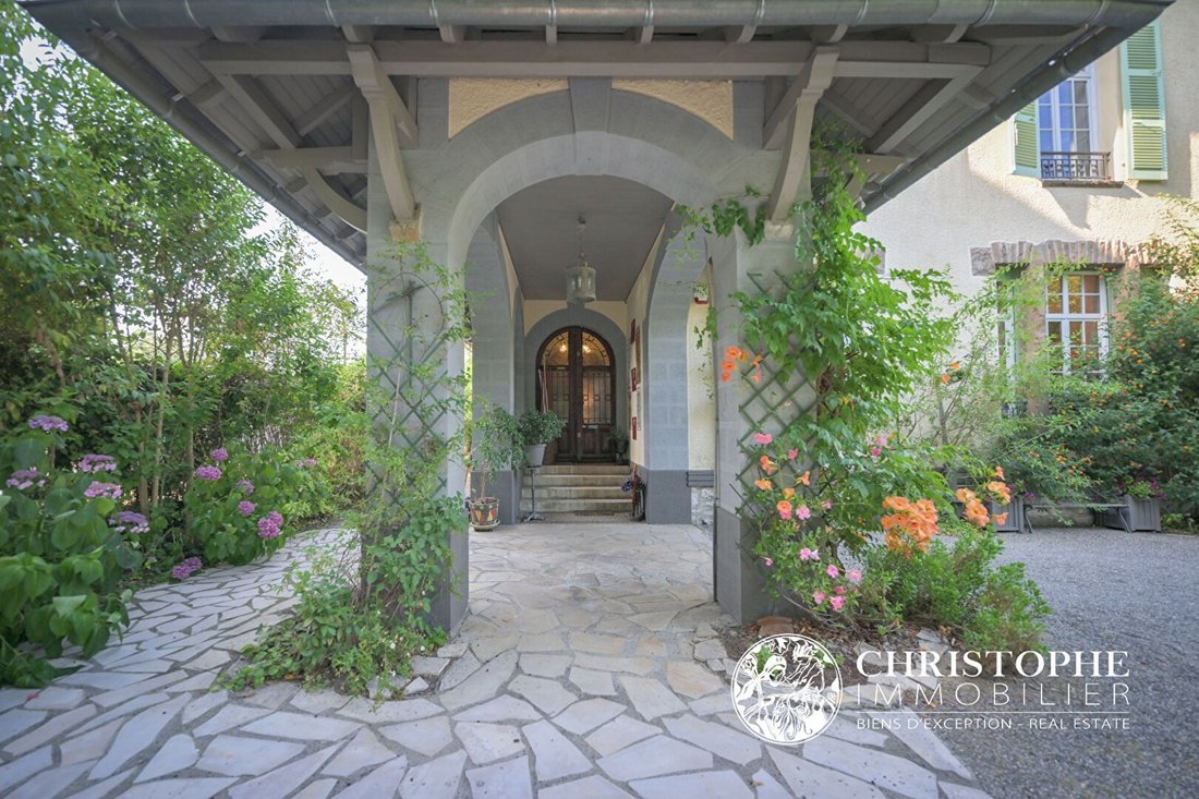 Villa in Pau, Nouvelle-Aquitaine, France 1 - 16297355