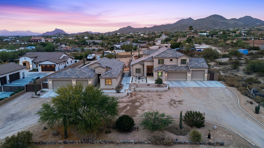 Mesa, Arizona, United States 1 - 17945272