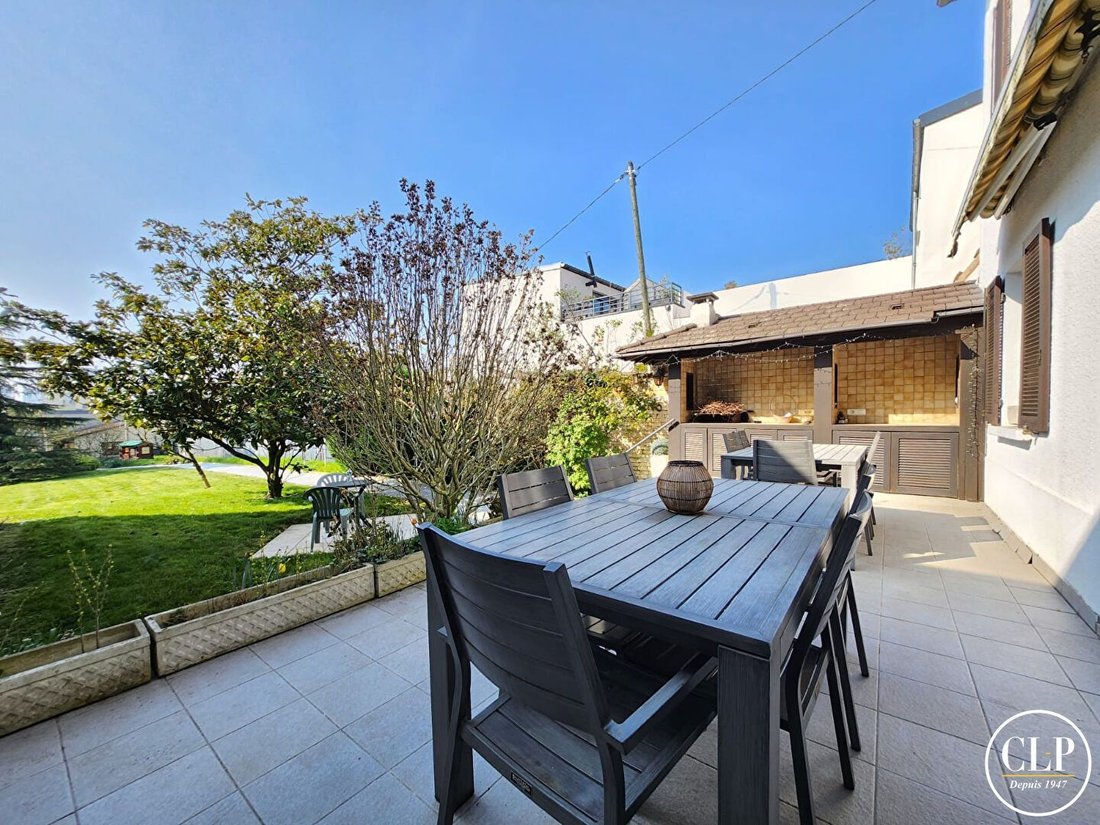 House in Arrondissement of Bobigny, Ile-de-France, France 3 - 17646291