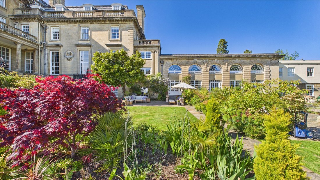 House in Lyne, England 3 - 17940535