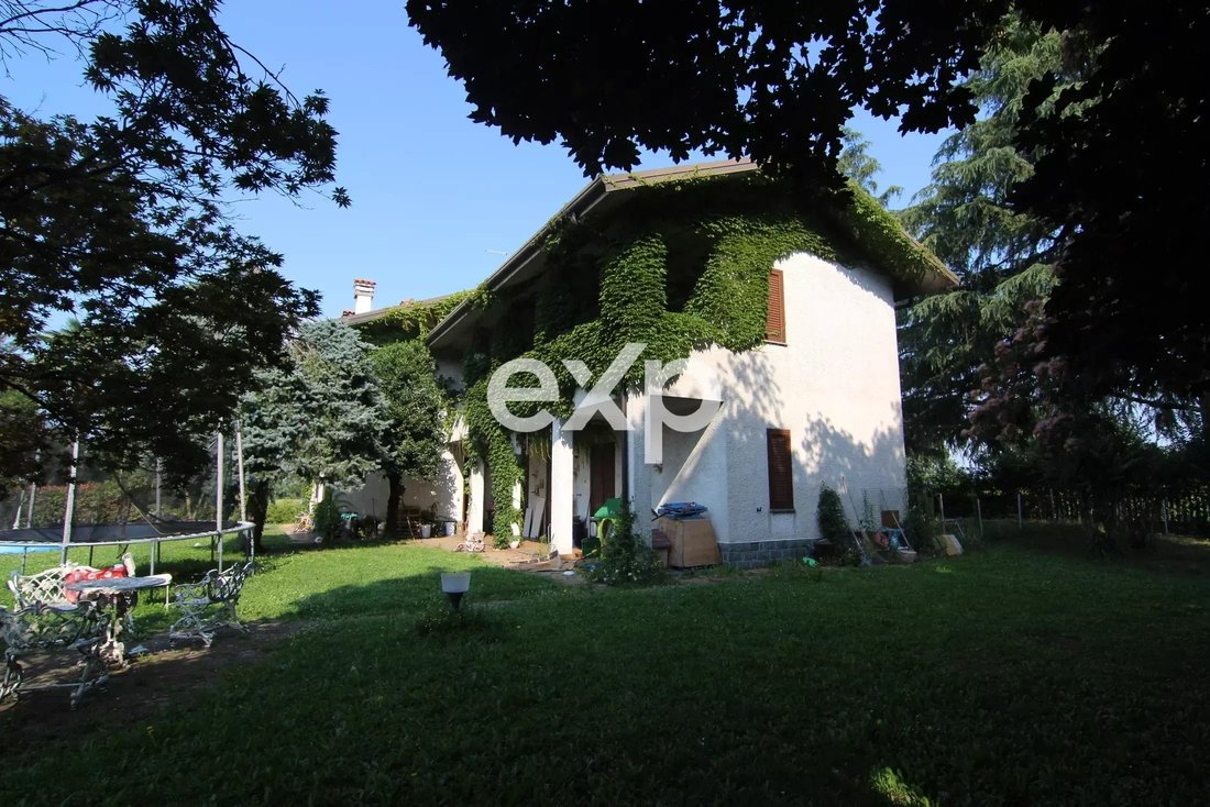 Estate in Cadorago, Lombardy, Italy 3 - 17930296