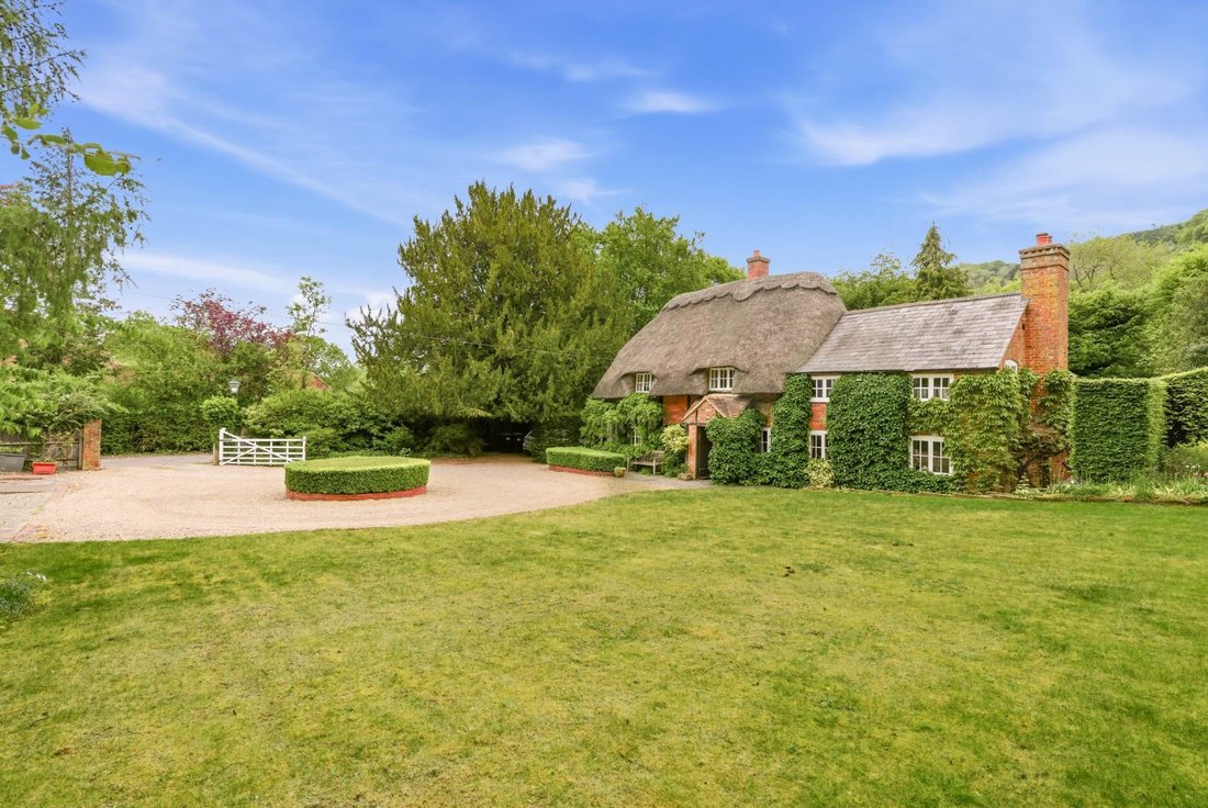 Farm Ranch in Buckinghamshire, England 1 - 17937488