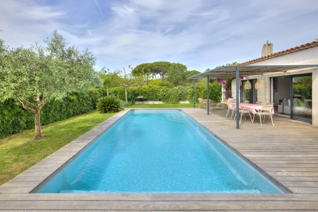 Villa in Grimaud, Provence-Alpes-Côte d'Azur, France 3 - 17929449