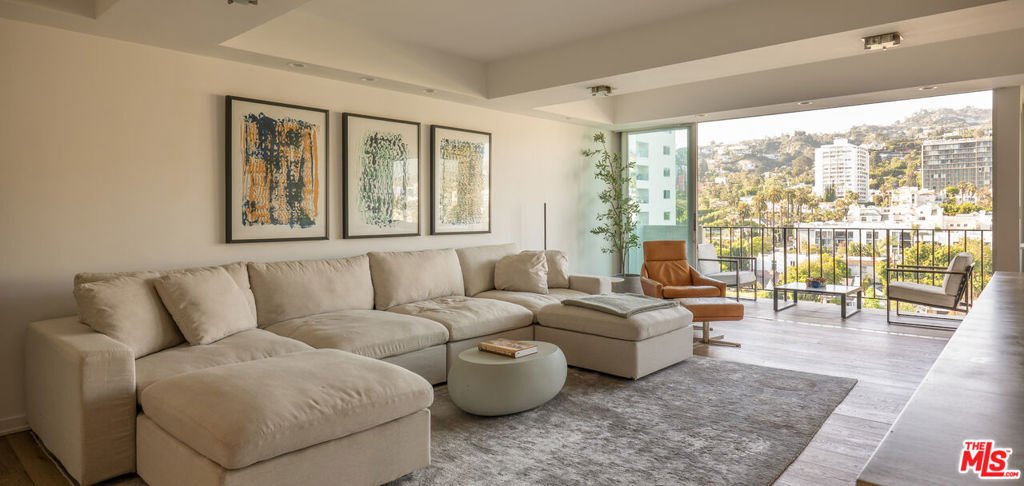 Condo in Los Angeles, California, United States 2 - 17933781