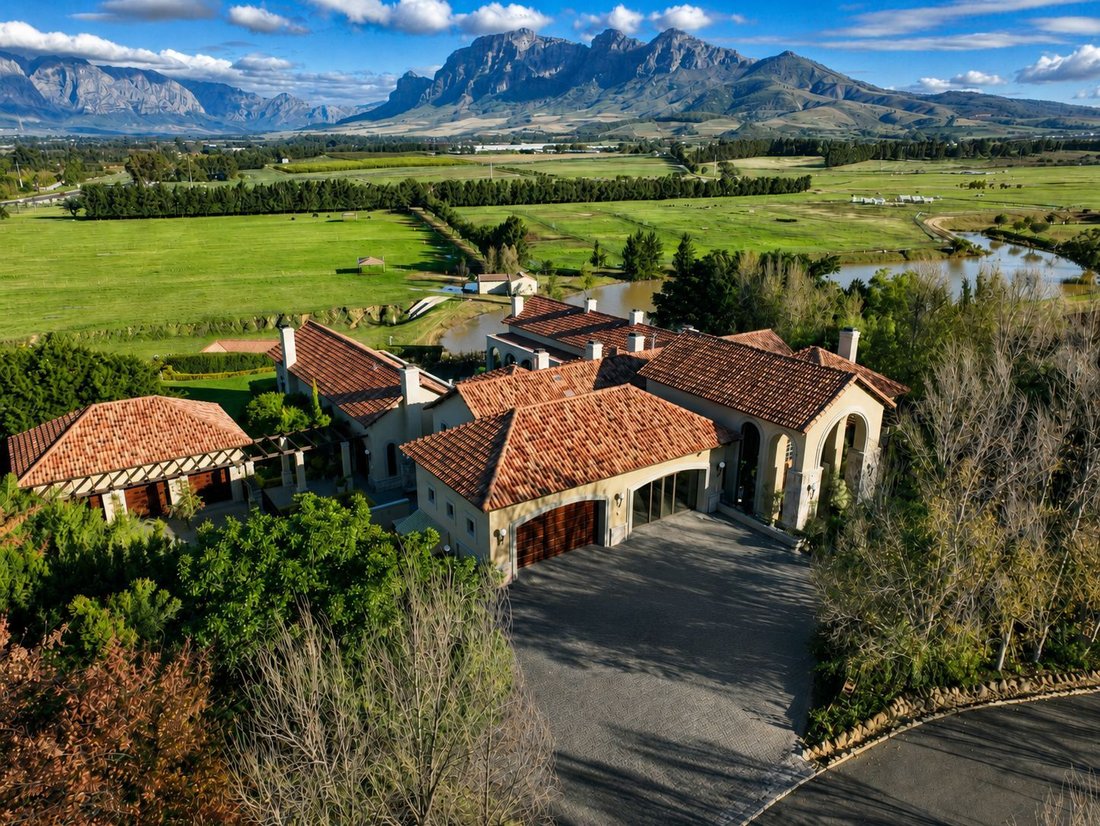 House in Drakenstein Local Municipality, Western Cape, South Africa 1 - 17938457
