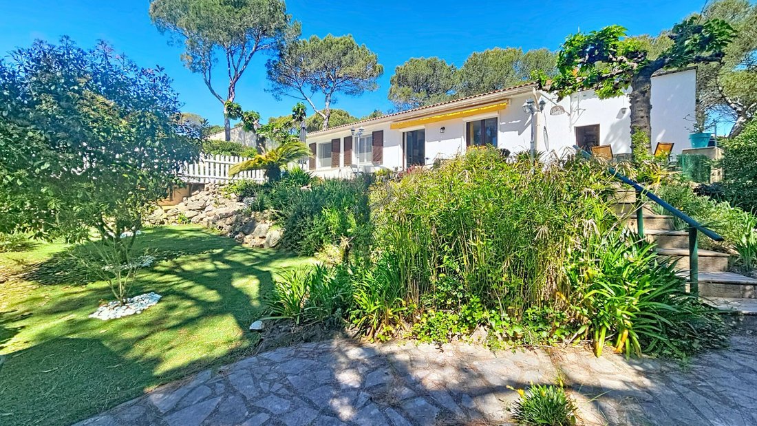 Villa in Exterieurs, Frejus, France 3 - 17896491
