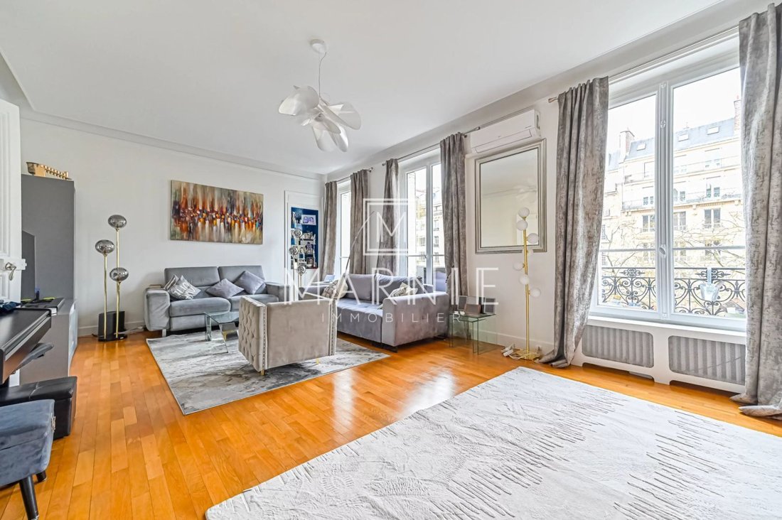Apartment in Clignancourt-Jules Joffrin, Paris 18e Arrondissement, Paris 2 - 17456813