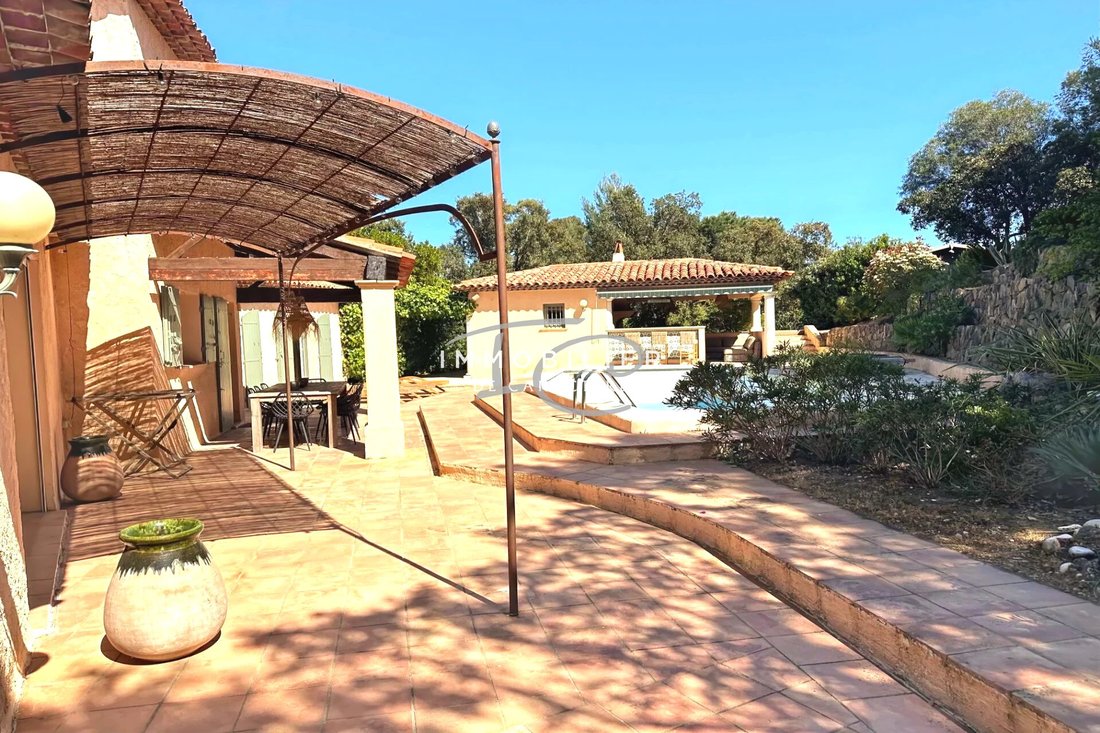 Villa in La Croix-Valmer, Provence-Alpes-Côte d'Azur, France 4 - 17705044