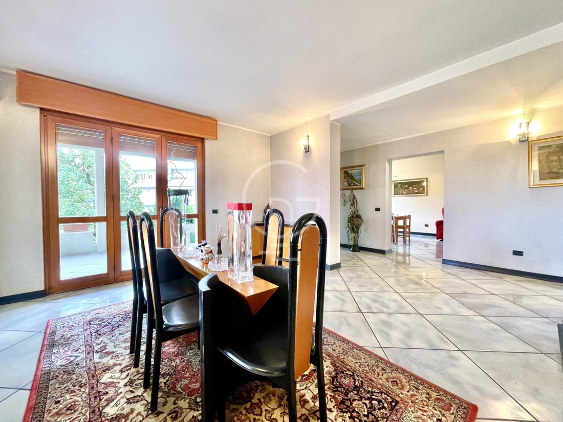 Villa in Desenzano Centro, Desenzano del Garda, Lombardy 5 - 17931257