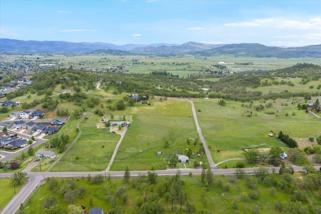 House in Eagle Point, Oregon, United States 5 - 17933488