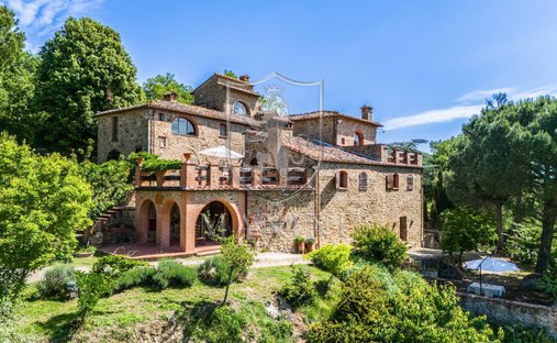 Castle in Sinalunga, Tuscany, Italy 1