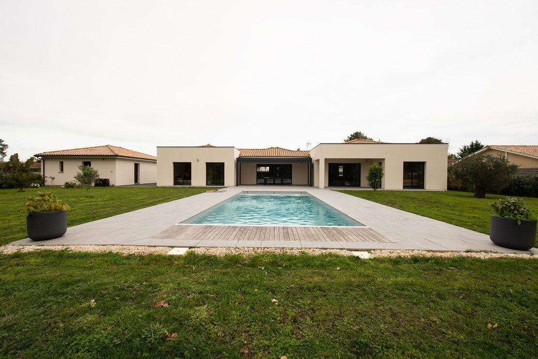 House in Lesparre-Medoc, Nouvelle-Aquitaine, France 1 - 16656466