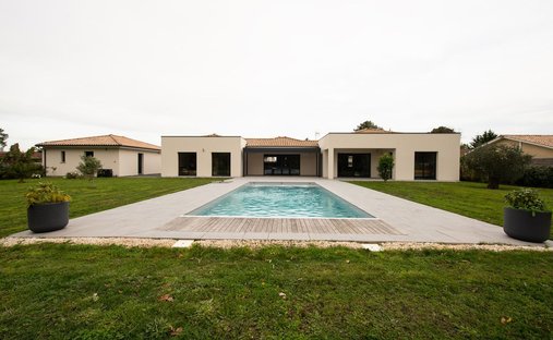 House in Lesparre-Medoc, Nouvelle-Aquitaine, France 1