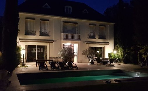 Villa in Napoleon, Maisons-Laffitte, France 1