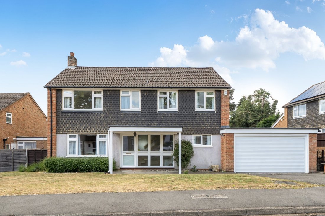 House in Sheerwater, Woking, England 1 - 17940503