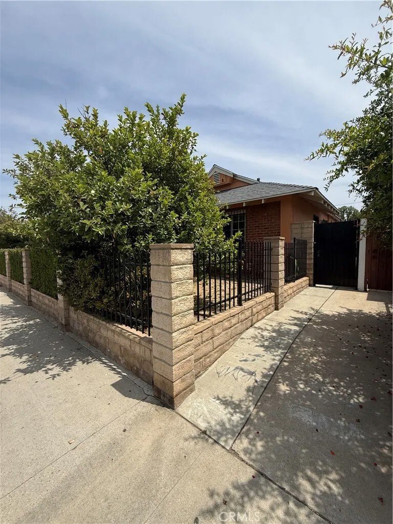 Los Angeles, California, United States 4 - 17928642