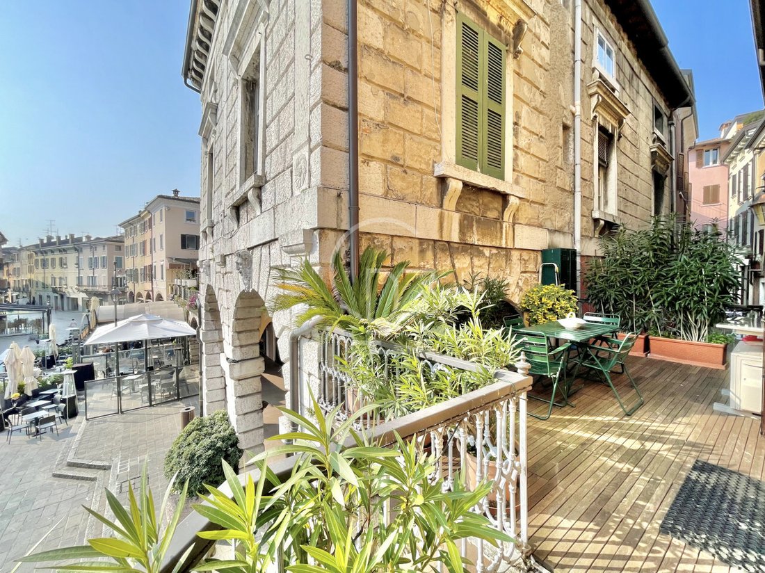 Apartment in Desenzano Centro, Desenzano del Garda, Lombardy 4 - 17931314