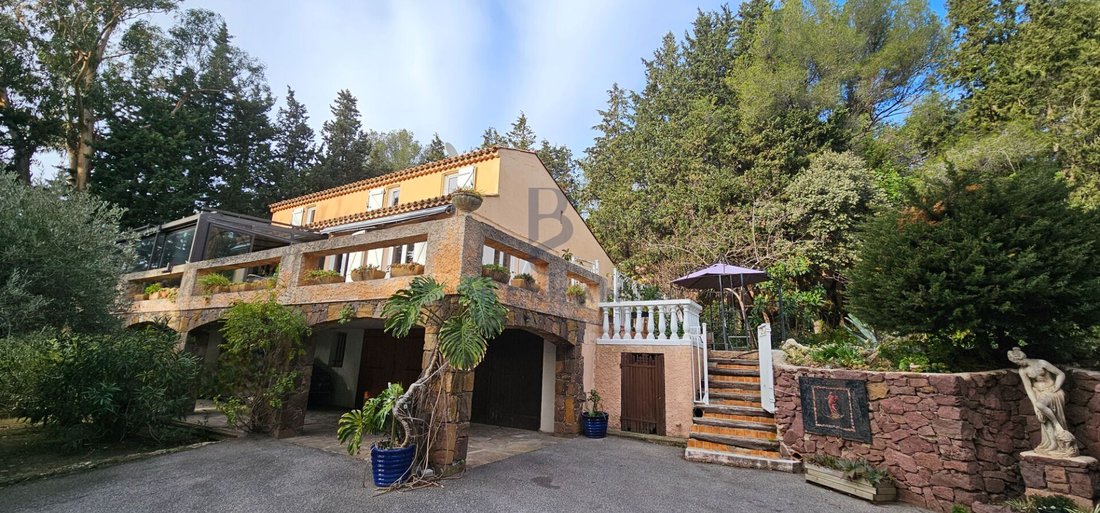 Villa in Le Dramont-Agay-Anthéor-Le Trayas, Saint-Raphaël, France 2 - 16409856