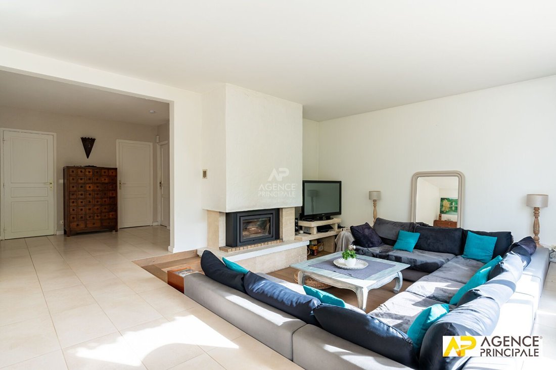 House in Sud, Le Mesnil-le-Roi, France 4 - 17829058